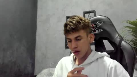 Snapshot of miguel_hz chatting on December 5, 12:11 pm Miguel Hernandez online show from December 5, 12:11 pm