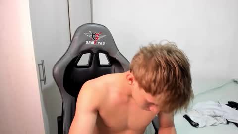 Snapshot of miguel_hz chatting on October 28, 11:29 pm Miguel Hernandez online show from October 28, 11:29 pm