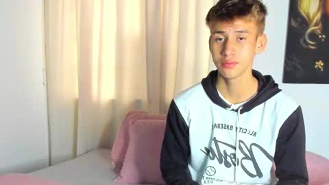 Snapshot of miguel_hz chatting on December 14, 3:58 pm Miguel Hernandez online show from December 14, 3:58 pm