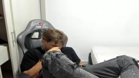 Snapshot of miguel_hz chatting on October 20, 3:32 am Miguel Hernandez online show from October 20, 3:32 am