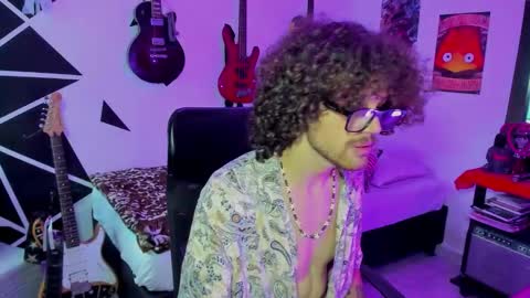 Snapshot of mikaelrizzzo chatting on October 1, 8:13 pm mikaelrizzzo online show from October 1, 8:13 pm