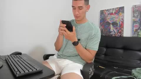 Snapshot of mike3xxx chatting on October 2, 5:00 am mike3xxx online show from October 2, 5:00 am
