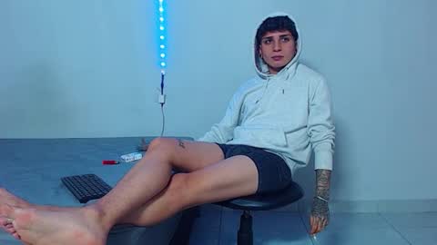Snapshot of mike777jr chatting on October 23, 4:05 am Mike IMDEPENDIENT MODEL online show from October 23, 4:05 am
