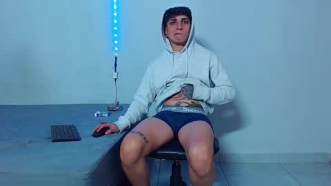 Snapshot of mike777jr chatting on October 24, 4:14 am Mike IMDEPENDIENT MODEL online show from October 24, 4:14 am