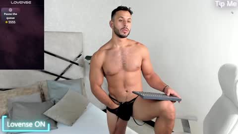 Snapshot of mike_belle chatting on January 17, 11:00 pm Mike Belle online show from January 17, 11:00 pm