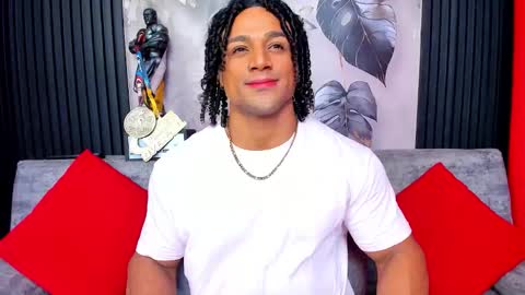 Snapshot of mike_estevess chatting on October 10, 7:35 am online show from October 10, 7:35 am