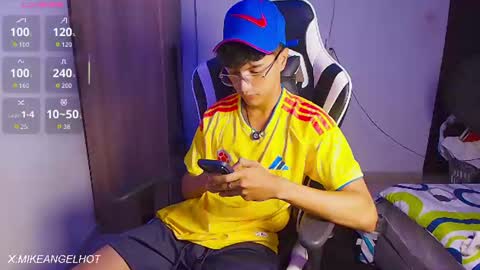 Mike Pineapple online show from June 19, 3:34 am