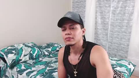 Snapshot of mike_rolly chatting on December 19, 3:40 am Enrique Rolly online show from December 19, 3:40 am