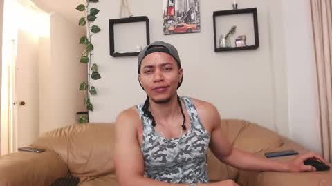 Snapshot of mike_rolly chatting on February 25, 2:36 am Enrique Rolly online show from February 25, 2:36 am