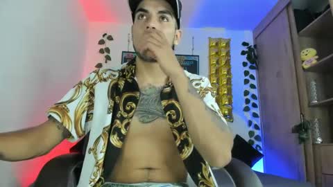 Snapshot of mikee_scooth chatting on December 16, 12:26 am mikee_scooth online show from December 16, 12:26 am