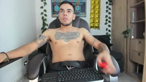 Snapshot of mikee_scooth chatting on December 29, 7:17 am mikee_scooth online show from December 29, 7:17 am