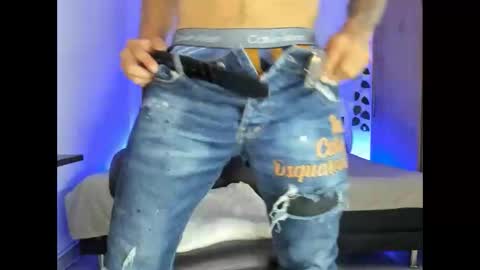 Snapshot of mikee_scooth chatting on March 4, 3:26 pm mikee_scooth online show from March 4, 3:26 pm