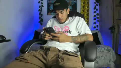 Snapshot of mikee_scooth chatting on January 19, 2:57 am mikee_scooth online show from January 19, 2:57 am