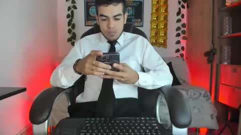 Snapshot of mikee_scooth chatting on January 11, 11:12 am mikee_scooth online show from January 11, 11:12 am