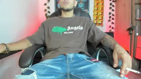 Snapshot of mikee_scooth chatting on December 24, 4:11 am mikee_scooth online show from December 24, 4:11 am