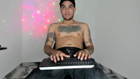 mikee_scooth online show from May 12, 8:28 pm