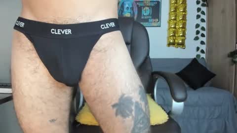 Snapshot of mikee_scooth chatting on December 23, 6:22 am mikee_scooth online show from December 23, 6:22 am