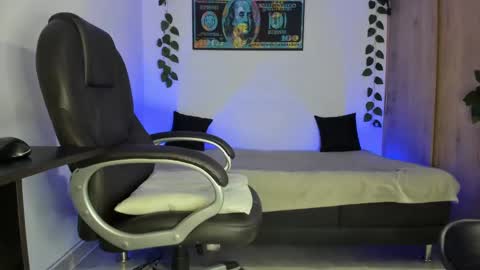 Snapshot of mikee_scooth chatting on March 12, 3:46 am mikee_scooth online show from March 12, 3:46 am