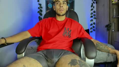 Snapshot of mikee_scooth chatting on February 26, 1:53 am mikee_scooth online show from February 26, 1:53 am