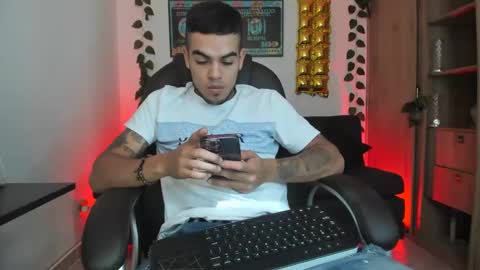 Snapshot of mikee_scooth chatting on December 28, 3:16 pm mikee_scooth online show from December 28, 3:16 pm