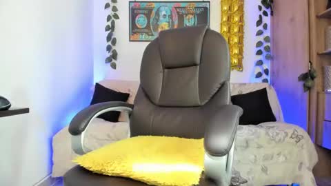 Snapshot of mikee_scooth chatting on January 19, 3:21 pm mikee_scooth online show from January 19, 3:21 pm