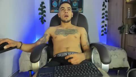 Snapshot of mikee_scooth chatting on February 22, 6:28 am mikee_scooth online show from February 22, 6:28 am