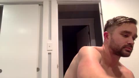 Snapshot of mikey03030303 chatting on January 3, 4:44 am versaboy online show from January 3, 4:44 am