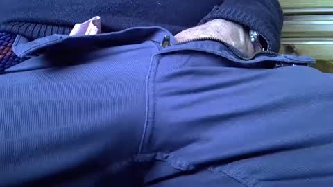 Snapshot of mikeybed chatting on December 10, 1:44 pm mikeybed online show from December 10, 1:44 pm