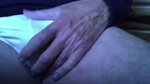 Snapshot of mikeybed chatting on December 17, 12:33 pm mikeybed online show from December 17, 12:33 pm