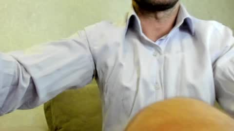 Snapshot of mikhaaaeel chatting on December 19, 10:34 am Mikhail online show from December 19, 10:34 am