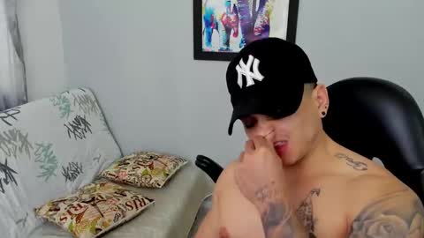 Snapshot of mikke_love chatting on February 20, 2:24 pm MIKKE online show from February 20, 2:24 pm