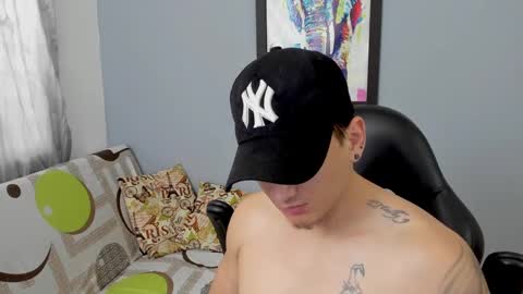 Snapshot of mikke_love chatting on February 12, 2:43 pm MIKKE online show from February 12, 2:43 pm