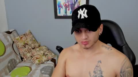 Snapshot of mikke_love chatting on February 10, 2:05 pm MIKKE online show from February 10, 2:05 pm