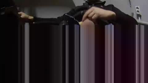 Snapshot of mikkkiz chatting on October 12, 2:49 am Bescior online show from October 12, 2:49 am