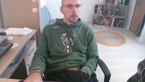 mikmik91 online show from October 16, 9:50 am