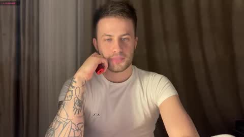 milanasugar online show from December 4, 4:25 pm