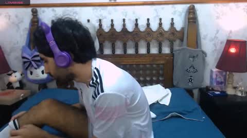 Snapshot of milanzaire chatting on March 3, 2:00 am milanzaire online show from March 3, 2:00 am