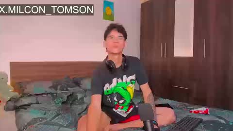 Snapshot of milcon_thomson chatting on September 10, 9:46 pm Milcon Thomson online show from September 10, 9:46 pm