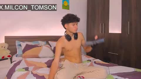 Snapshot of milcon_thomson chatting on September 17, 11:28 pm Milcon Thomson online show from September 17, 11:28 pm