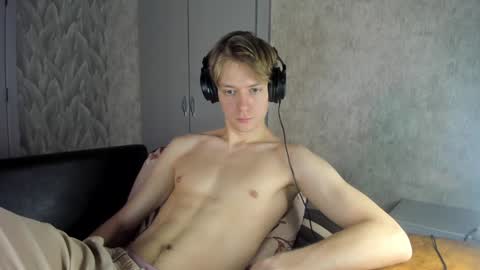 Snapshot of milkiwy chatting on February 7, 5:31 am Isaac online show from February 7, 5:31 am