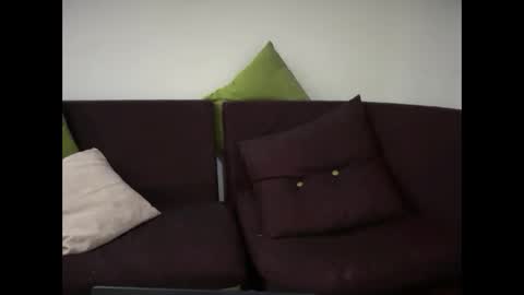 Snapshot of millerjdm chatting on October 18, 1:43 am SlimnHungOH online show from October 18, 1:43 am