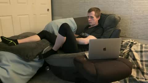 Snapshot of millerjdm chatting on December 11, 11:43 am SlimnHungOH online show from December 11, 11:43 am