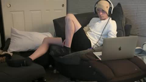 Snapshot of millerjdm chatting on December 27, 2:14 am SlimnHungOH online show from December 27, 2:14 am