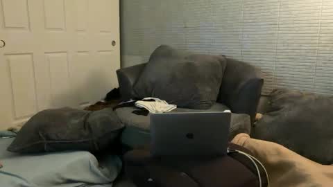 Snapshot of millerjdm chatting on December 23, 4:12 am SlimnHungOH online show from December 23, 4:12 am
