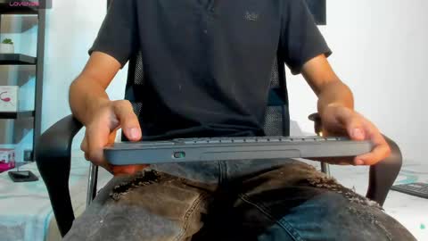 Milo Cruz online show from April 12, 12:28 pm