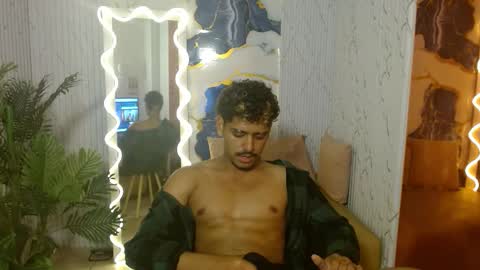 milo_tay online show from March 25, 2:43 pm