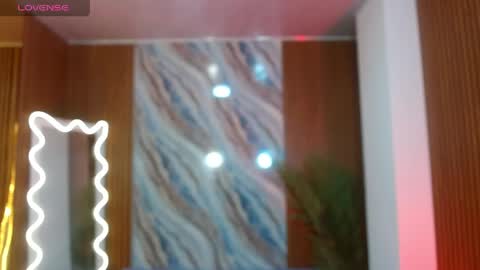 milo_tay online show from April 28, 2:49 am