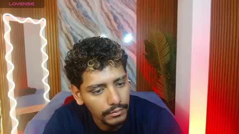 milo_tay online show from April 26, 2:42 am