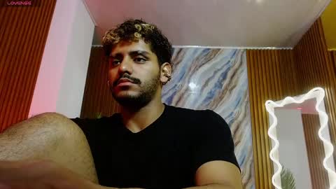 milo_tay online show from April 12, 7:54 am