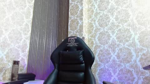 milo_tay1 online show from April 8, 2:45 am